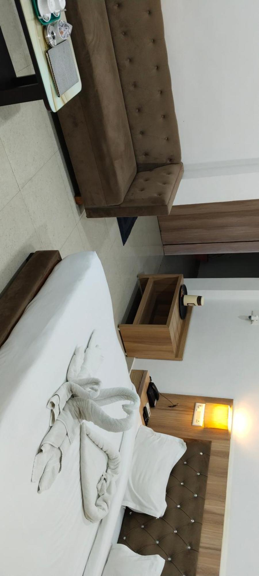 Hotel Lakeview By Bookingcare Chhatarpur Екстериор снимка