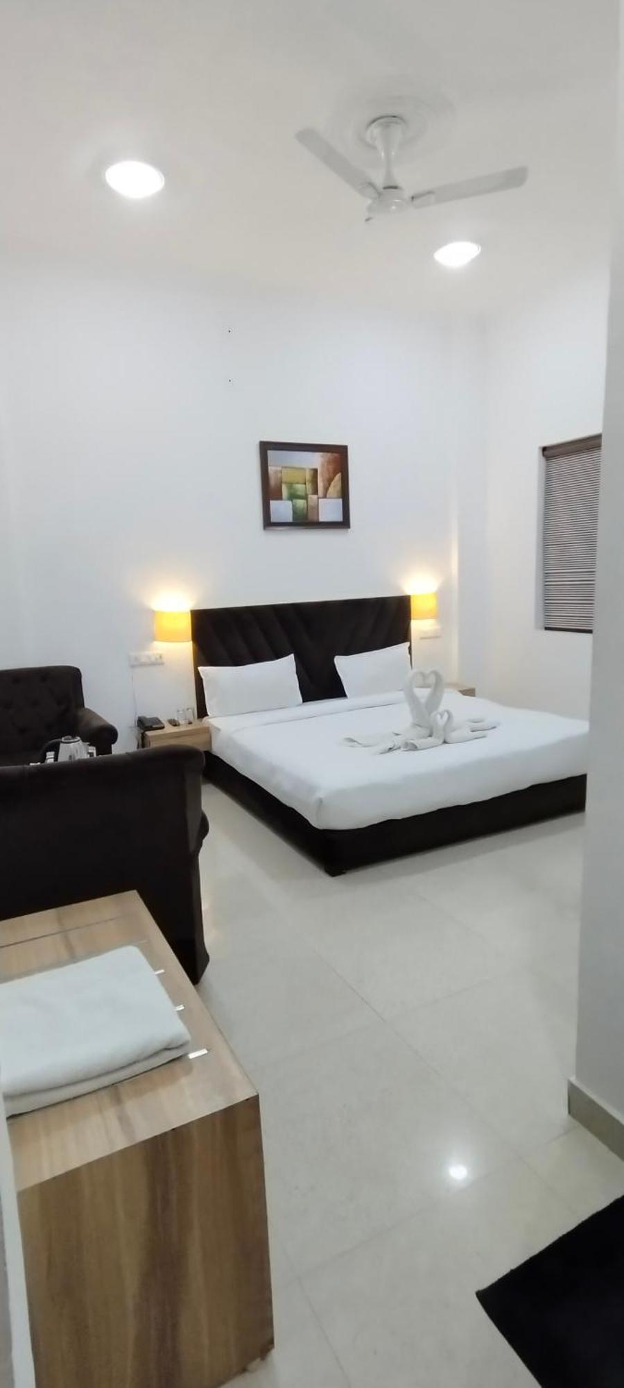 Hotel Lakeview By Bookingcare Chhatarpur Екстериор снимка