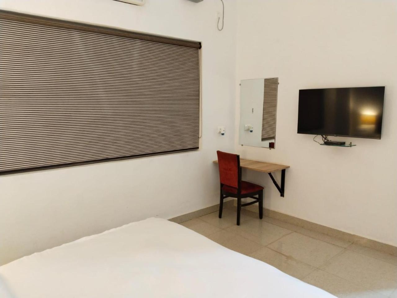 Hotel Lakeview By Bookingcare Chhatarpur Екстериор снимка